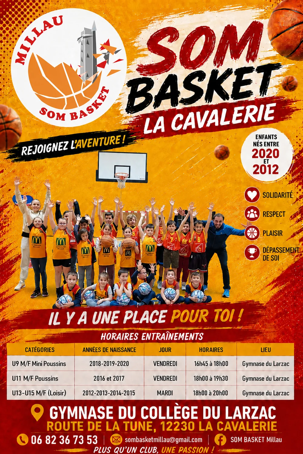 Le groupe du SOM Basket La Cavalerie au gymnase du collège du Larzac. Antenne ouverte aux enfants nés entre 2012 et 2020 ; horaires des entraînements sur l’affiche.